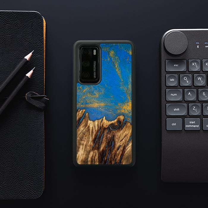 Etui na telefon Huawei P40 wykonane z żywicy i drewna - SYNERGY#C43