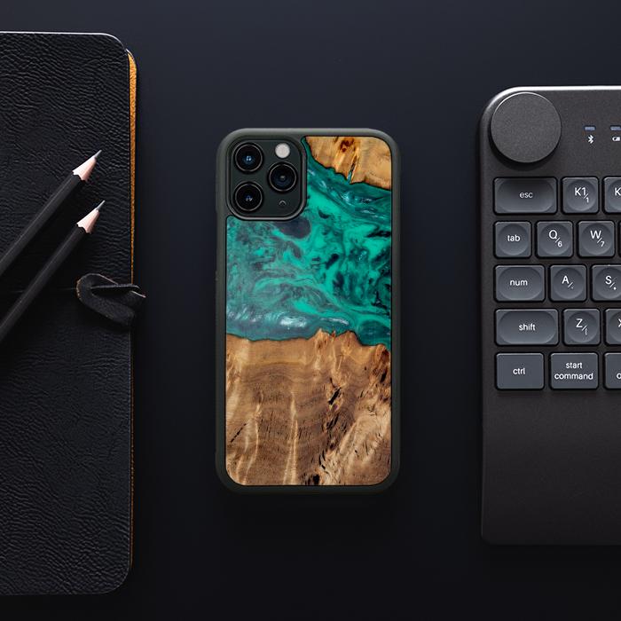 iPhone 11 Pro Handyhülle aus Harz und Holz - Synergy#D133