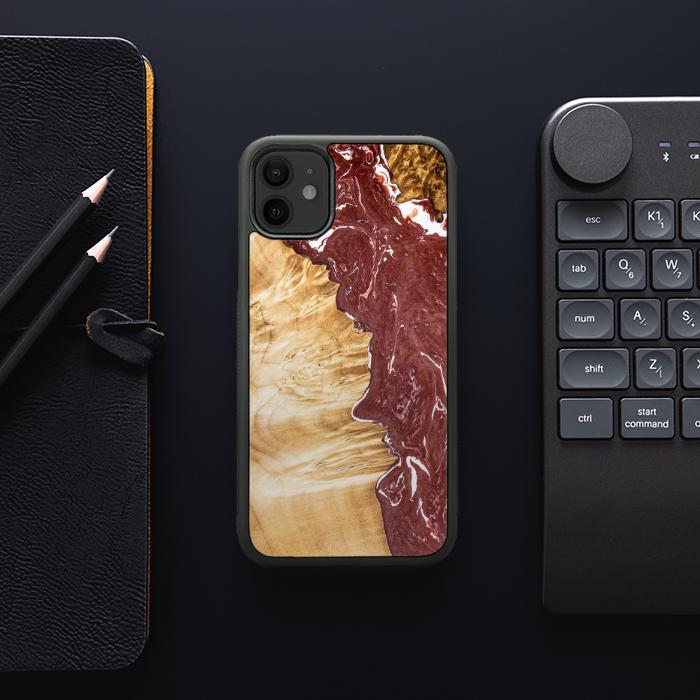 iPhone 11 etui na telefon z żywicy i drewna - SYNERGY#316