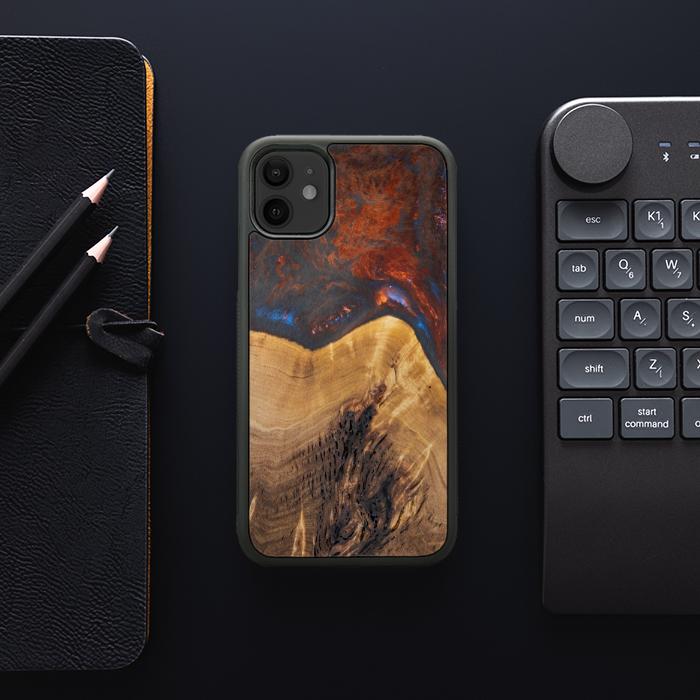 iPhone 11 etui na telefon z żywicy i drewna - SYNERGY#A21
