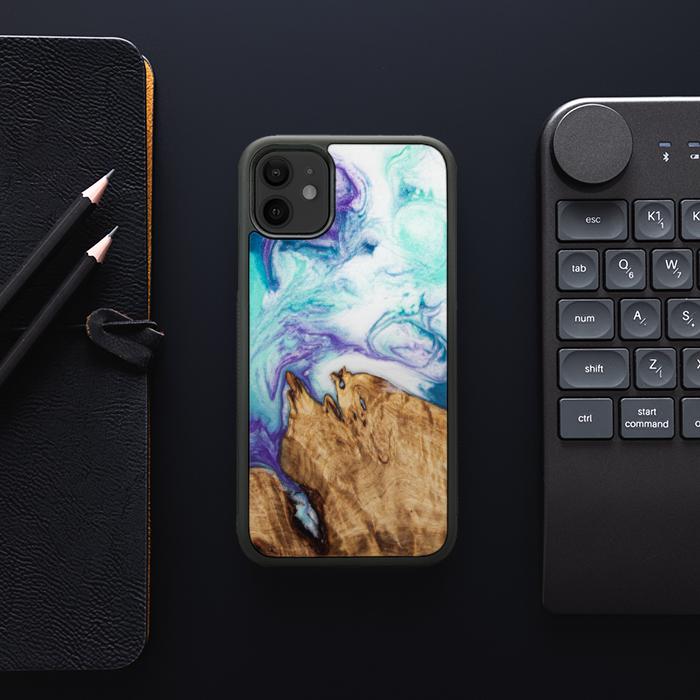 iPhone 11 Etui na telefon z żywicy i drewna - SYNERGY#C17