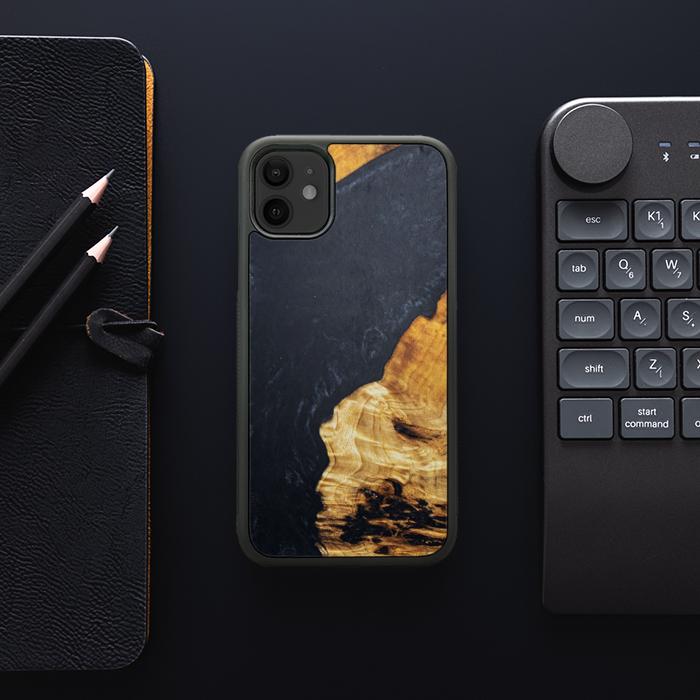 iPhone 11 etui na telefon z żywicy i drewna - Synergy#B18