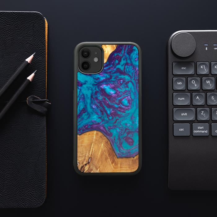 iPhone 11 etui na telefon z żywicy i drewna - Synergy#B28