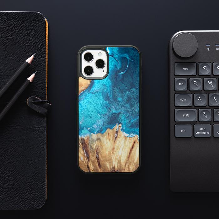 iPhone 12 Pro Handyhülle aus Harz und Holz - Synergy#D115
