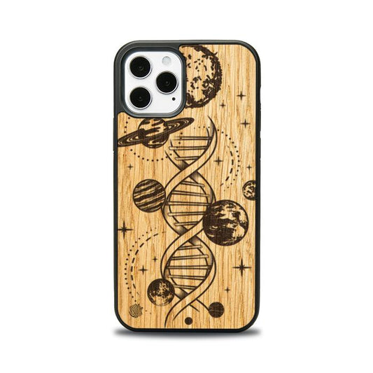 iPhone 12 Pro Handyhülle aus Holz – Space DNA (Eiche)