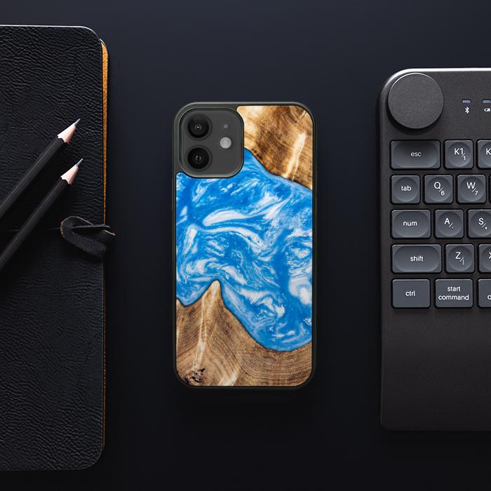iPhone 12 etui na telefon z żywicy i drewna - SYNERGY#325