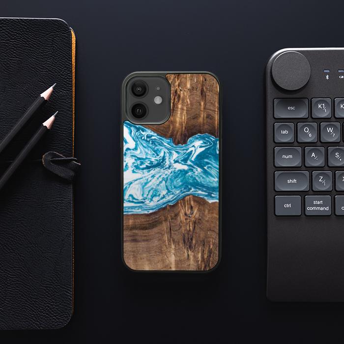 iPhone 12 etui na telefon z żywicy i drewna - Synergy#142