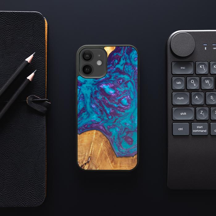 iPhone 12 etui na telefon z żywicy i drewna - Synergy#B28