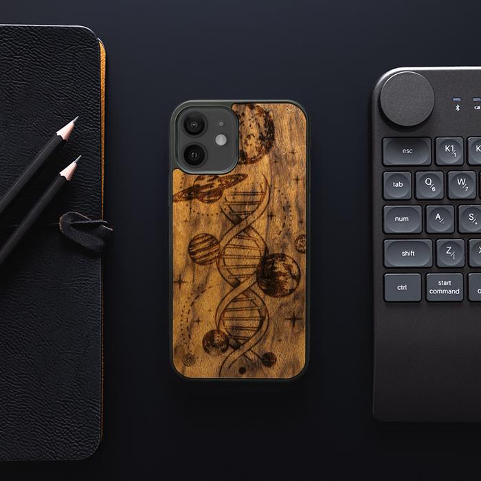 iPhone 12 drewnianych etui na telefon - kosmiczne DNA (Imbuia)