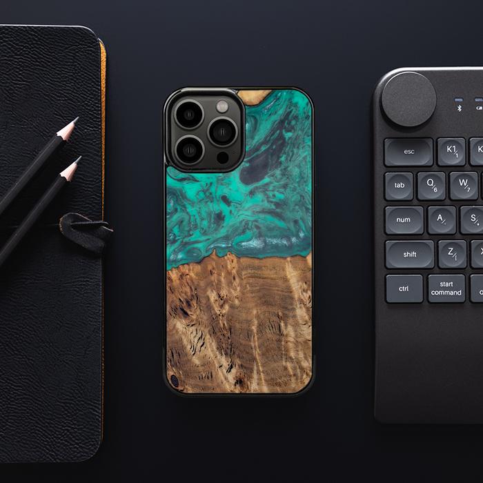 iPhone 13 Pro Max Handyhülle aus Harz und Holz - Synergy#D108