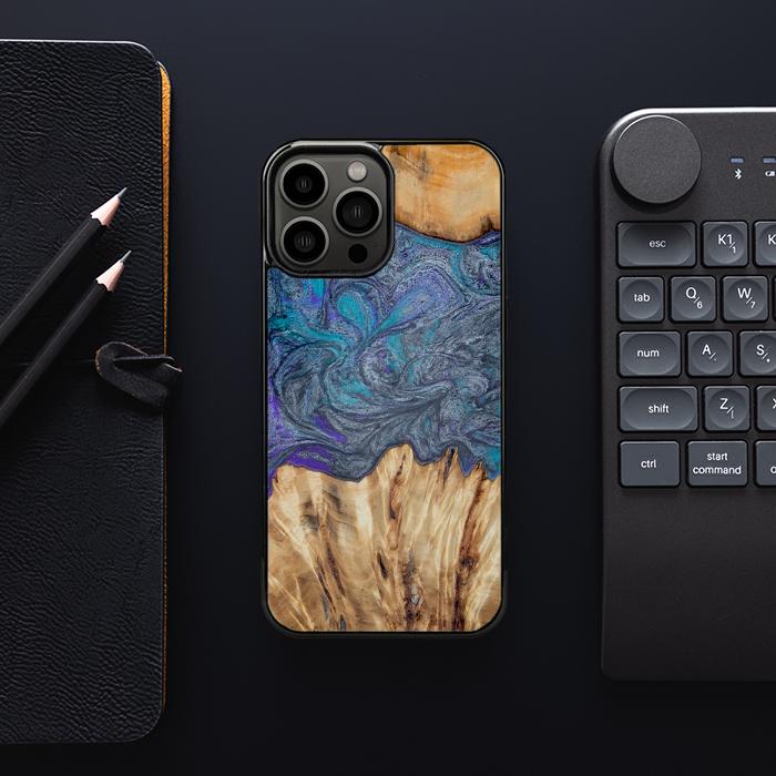iPhone 13 Pro Max Handyhülle aus Harz und Holz - Synergy#D132
