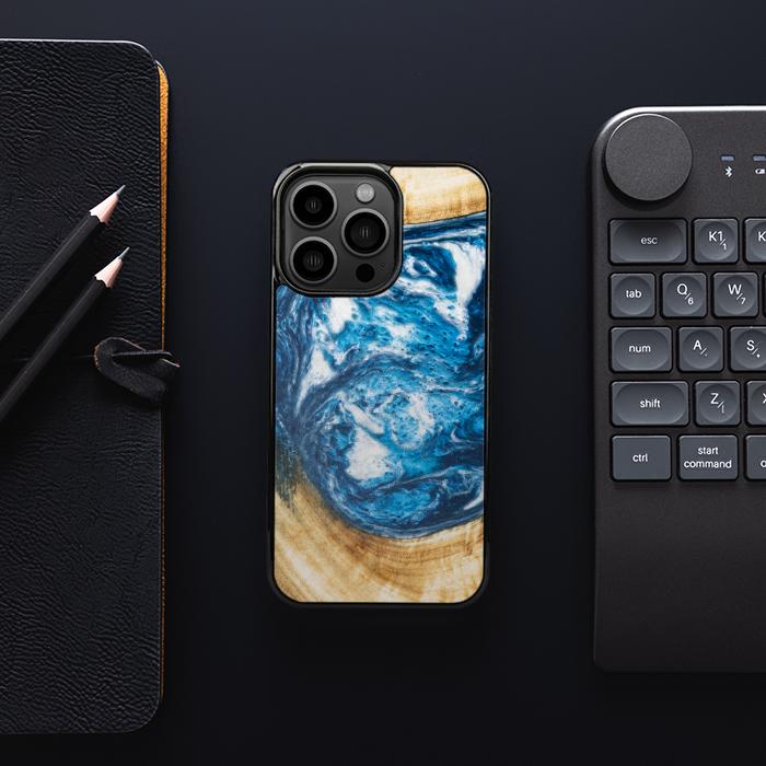 iPhone 13 Pro Etui na telefon z żywicy i drewna - SYNERGY#350