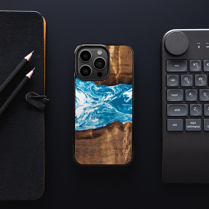 iPhone 13 Pro Etui na telefon z żywicy i drewna - Synergy#144