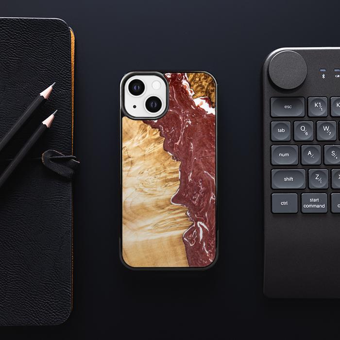iPhone 13 etui na telefon z żywicy i drewna - SYNERGY#316