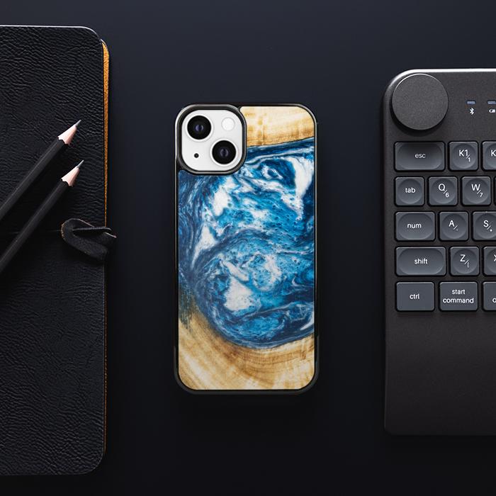 iPhone 13 etui na telefon z żywicy i drewna - SYNERGY#350