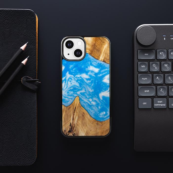 iPhone 13 etui na telefon z żywicy i drewna - SYNERGY#A26