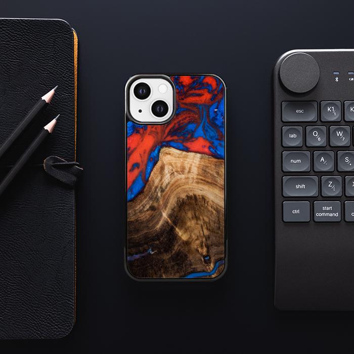 iPhone 13 etui na telefon z żywicy i drewna - SYNERGY#A82