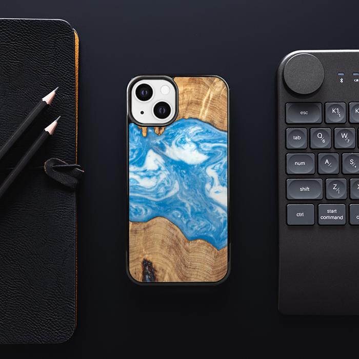 iPhone 13 etui na telefon z żywicy i drewna - SYNERGY#B03