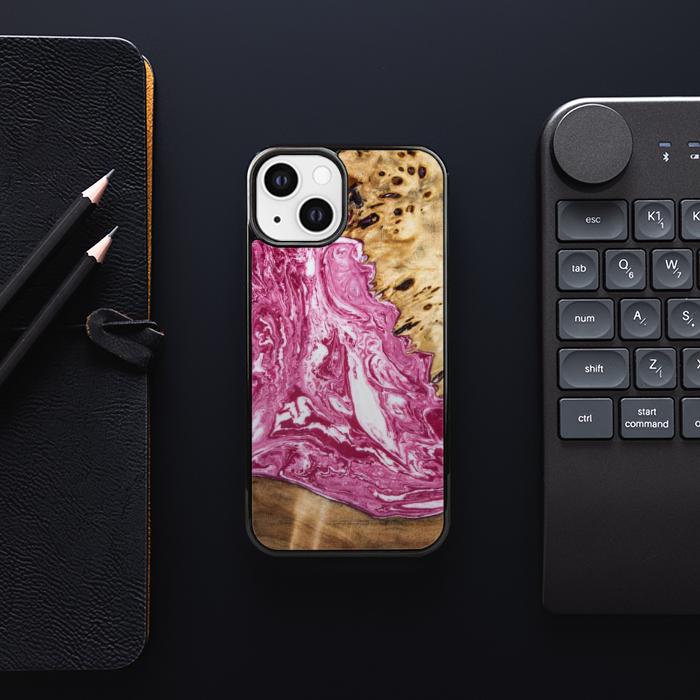 iPhone 13 etui na telefon z żywicy i drewna - Synergy#129