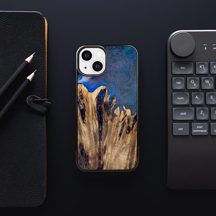 iPhone 13 etui na telefon z żywicy i drewna - Synergy#D120
