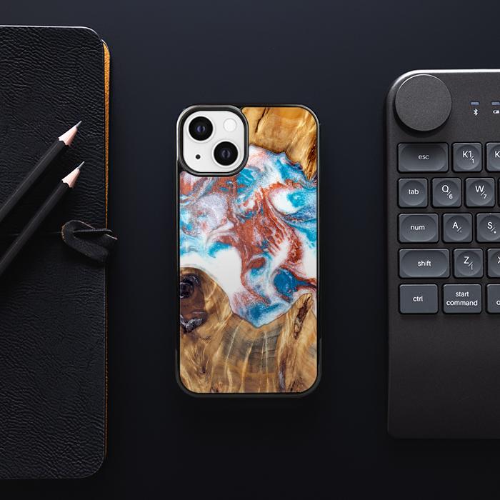 iPhone 13 etui na telefon z żywicy i drewna - Synergy#D125