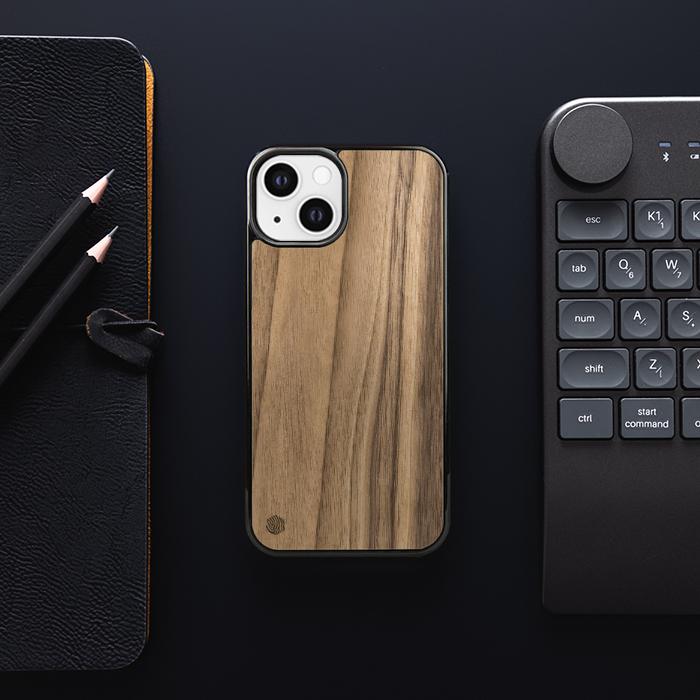 iPhone 13 Handyhülle aus Holz – Nussbaum