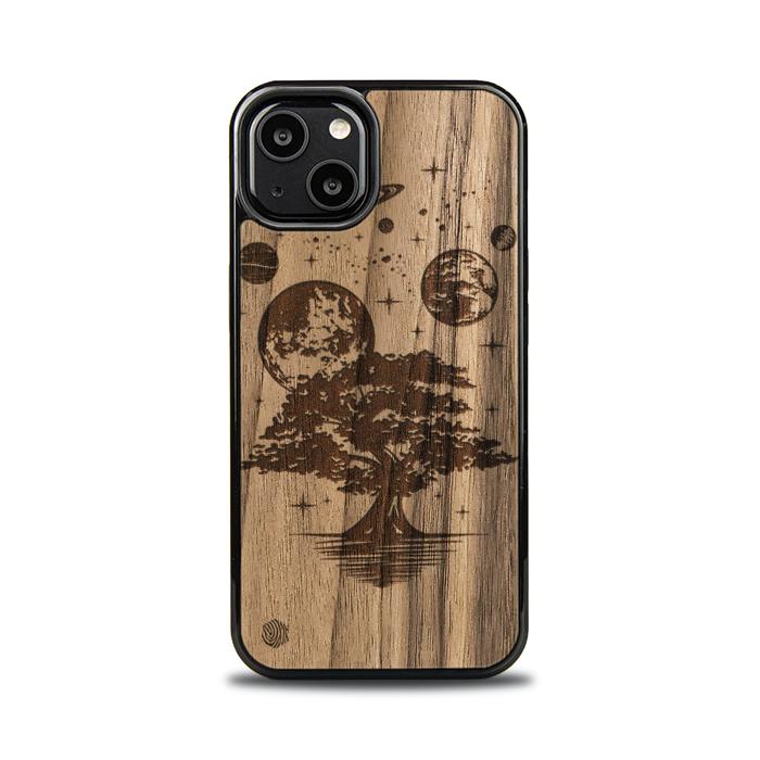 iPhone 13 Handyhülle aus Holz – Galaktischer Garten