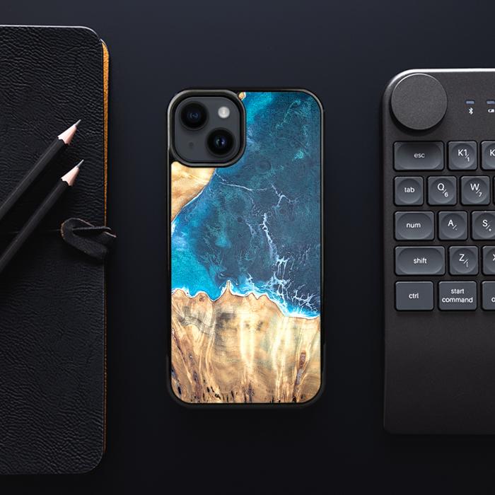 iPhone 14 Plus Etui na telefon z żywicy i drewna - Synergy#D116