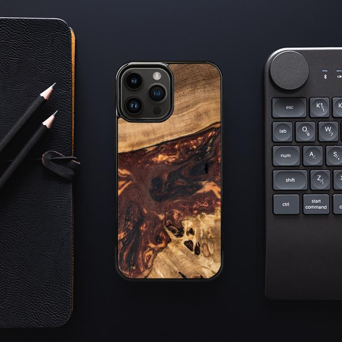 iPhone 14 Pro Max Handyhülle aus Harz und Holz - SYNERGY#A103