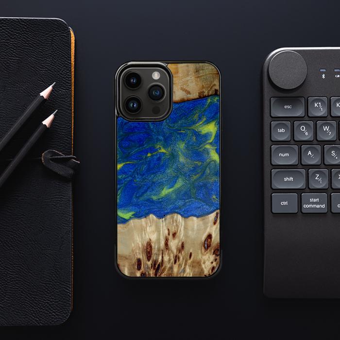 iPhone 14 Pro Max Handyhülle aus Harz und Holz - Synergy#D102