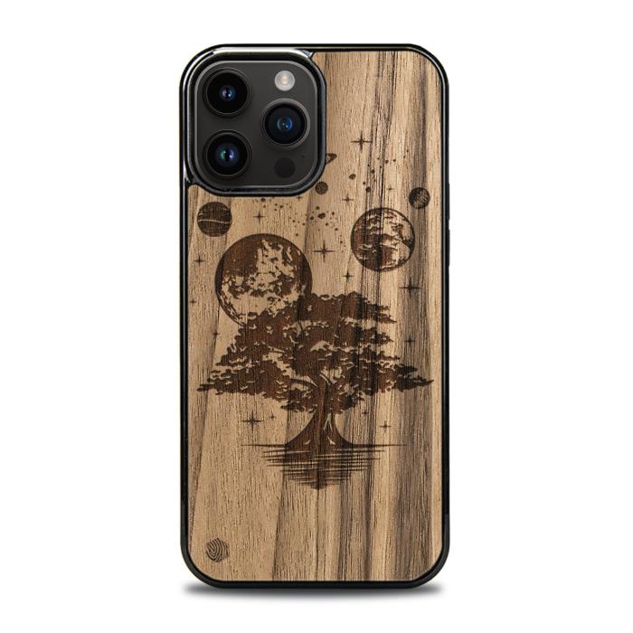 iPhone 14 Pro Max Handyhülle aus Holz - Galaktischer Garten