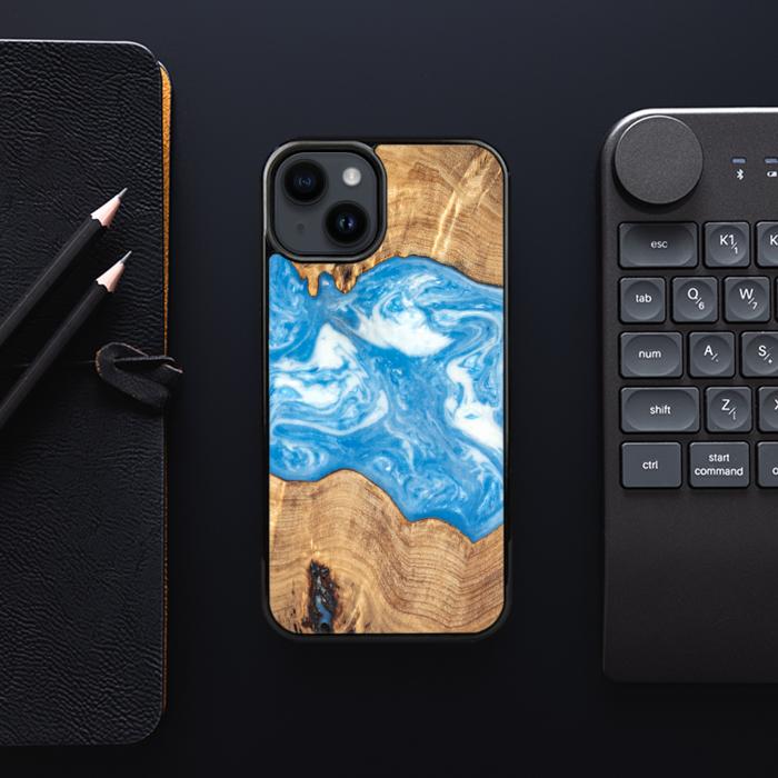 iPhone 15 Plus Handyhülle aus Harz und Holz - SYNERGY#B03