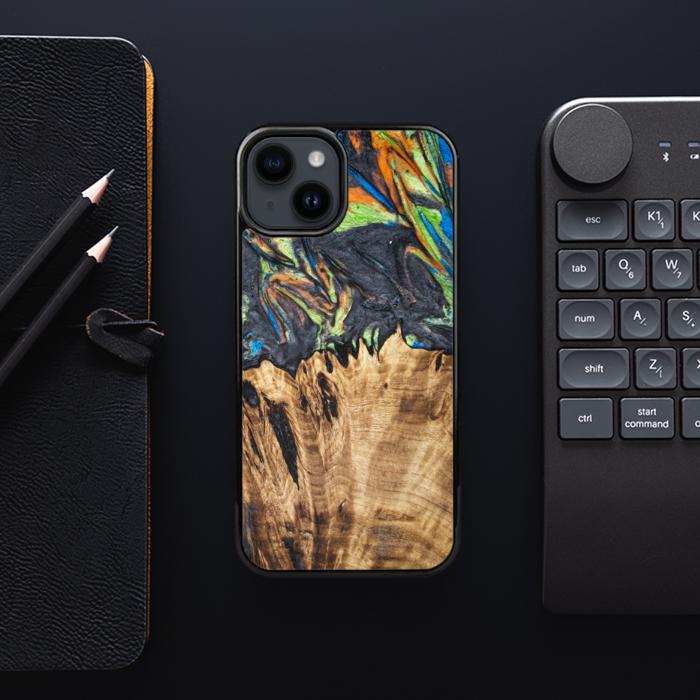 iPhone 15 Plus Etui na telefon z żywicy i drewna - SYNERGY#C22