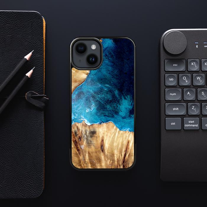 iPhone 15 Plus Etui na telefon z żywicy i drewna - Synergy#D127