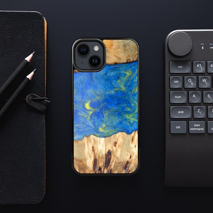 iPhone 15 Plus Handyhülle aus Kunstharz und Holz - Synergy#D131