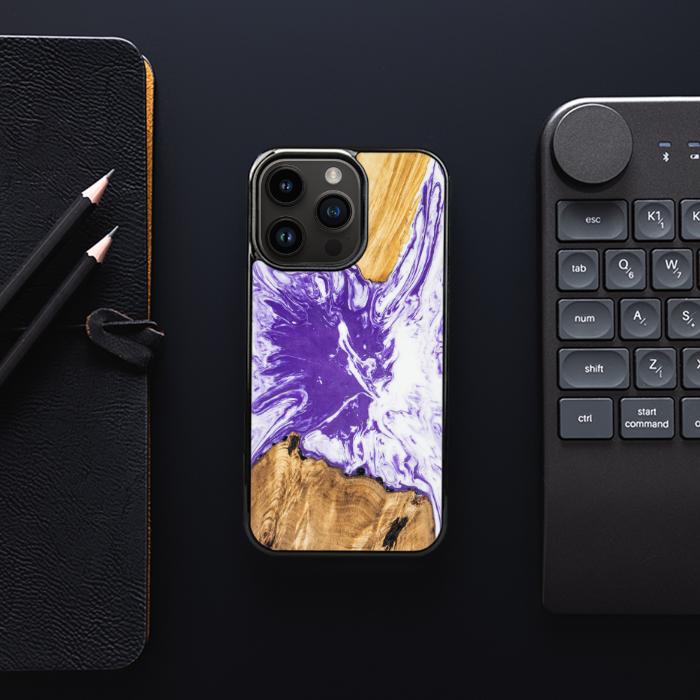 iPhone 15 Pro Handyhülle aus Harz und Holz - SYNERGY#A79