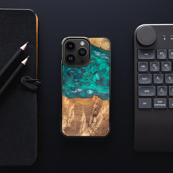 iPhone 15 Pro Etui na telefon z żywicy i drewna - Synergy#D109
