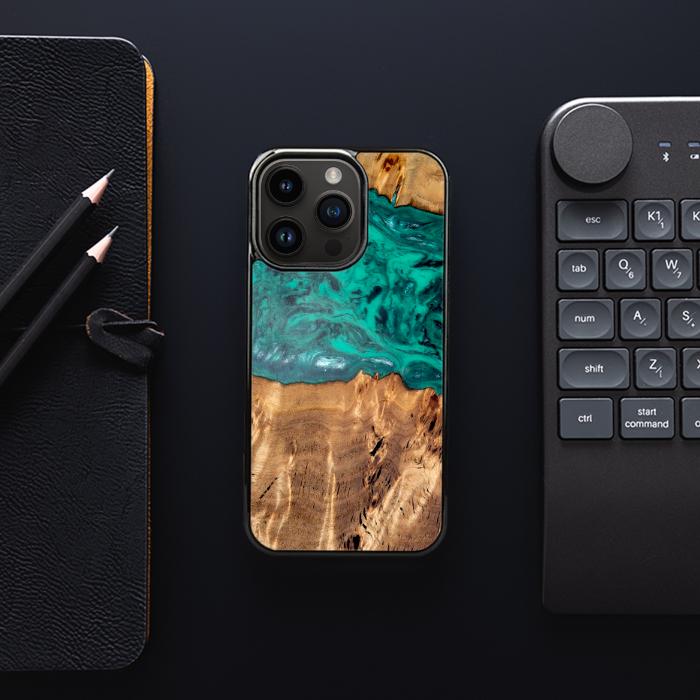 iPhone 15 Pro Etui na telefon z żywicy i drewna - Synergy#D133