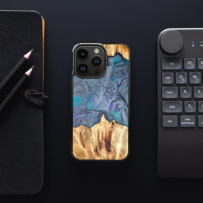 iPhone 15 Pro Handyhülle aus Harz und Holz - Synergy#D135