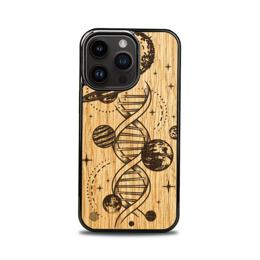 iPhone 15 Pro Handyhülle aus Holz – Space DNA (Eiche)