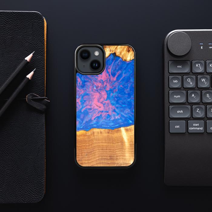 iPhone 15 etui na telefon z żywicy i drewna - SYNERGY#B29