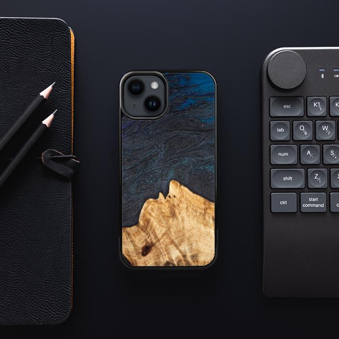iPhone 15 Handyhülle aus Harz und Holz - SYNERGY#C5
