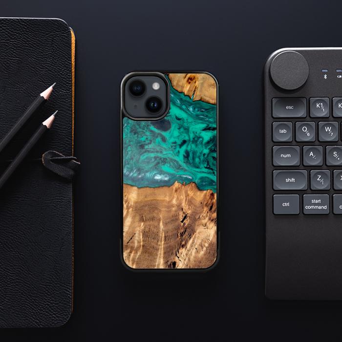 iPhone 15 etui na telefon z żywicy i drewna - Synergy#D133