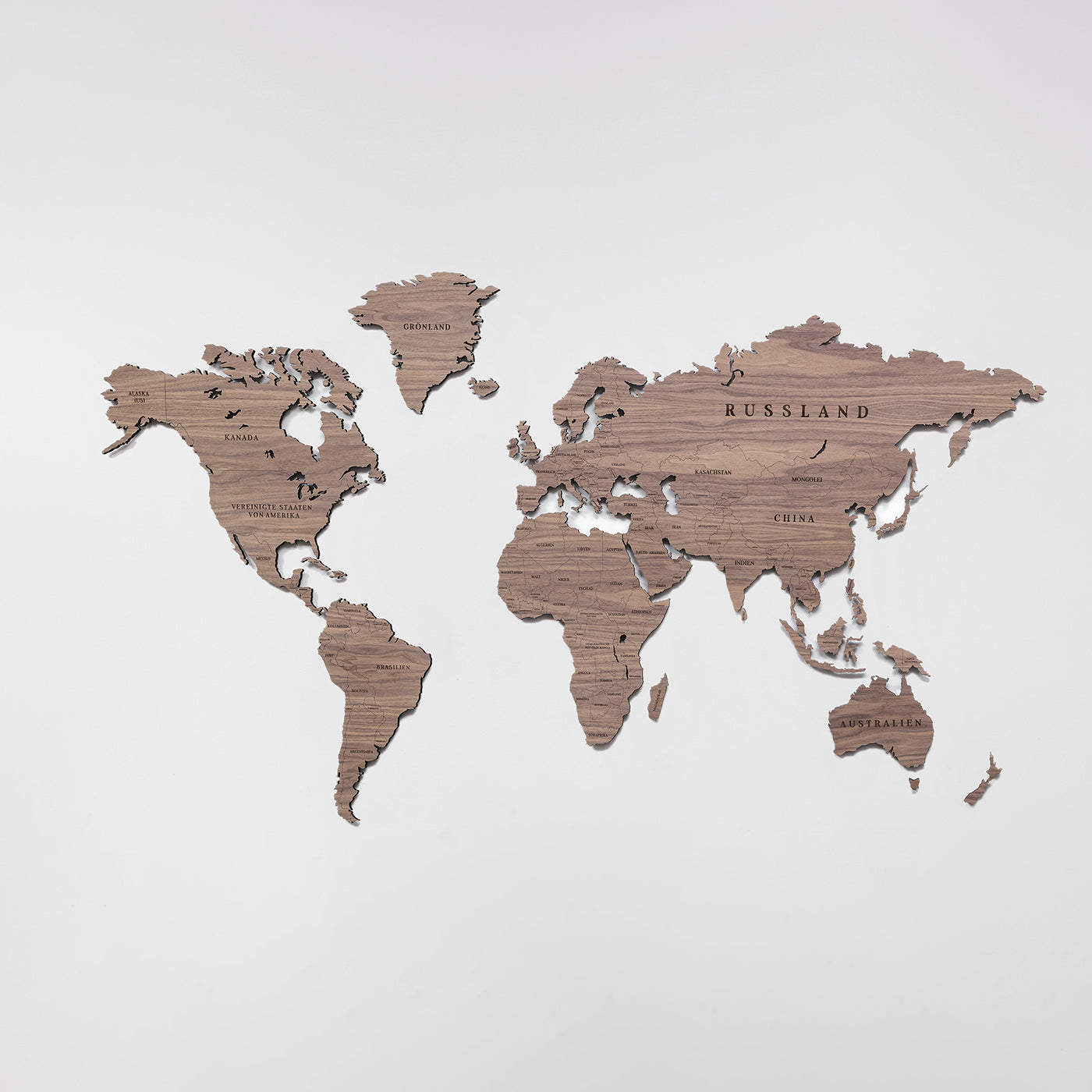 Drewniana magnetyczna mapa świata Nieobrobiony orzech | Niemiecki