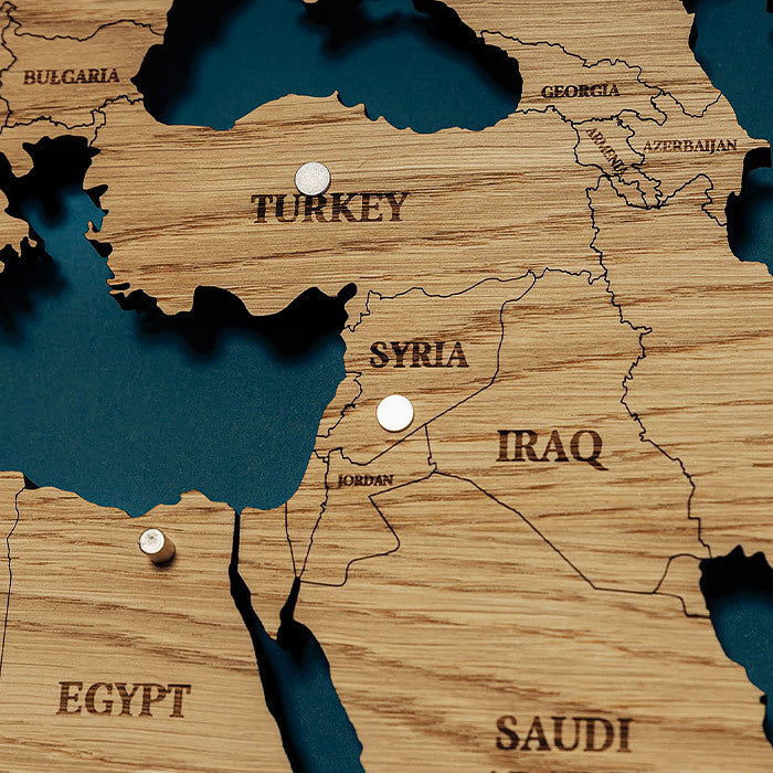 Drewniana magnetyczna mapa świata Nieobrobiony dąb | język angielski