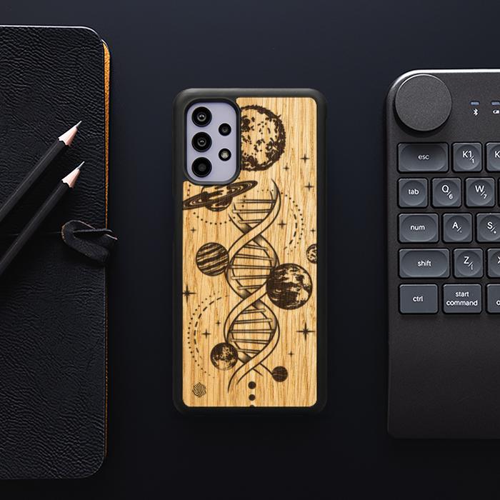 Samsung Galaxy A32 4G Handyhülle aus Holz – Space DNA (Eiche)
