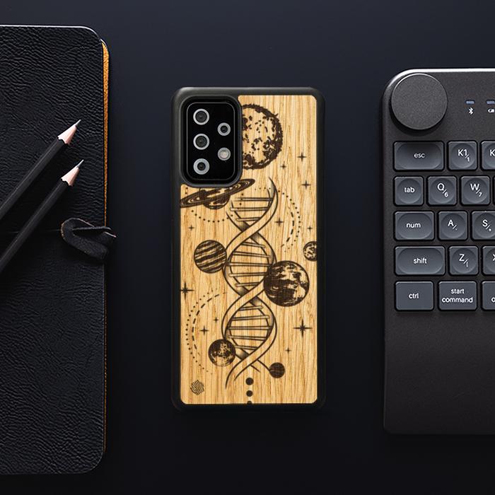 Samsung Galaxy A33 5G Handyhülle aus Holz – Space DNA (Eiche)