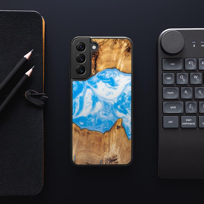 Samsung Galaxy S22 Plus Handyhülle aus Harz und Holz - Synergy#A34