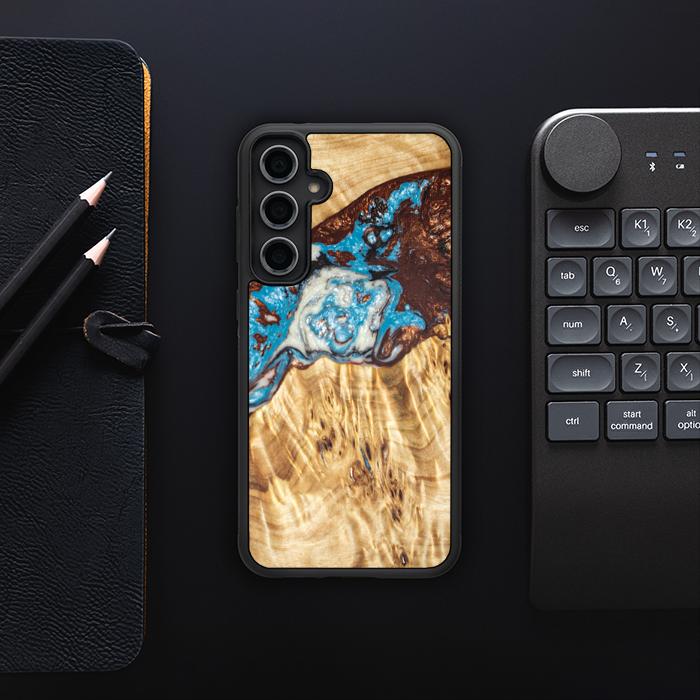 Samsung Galaxy S23 FE Handyhülle aus Harz und Holz - Synergy#B12