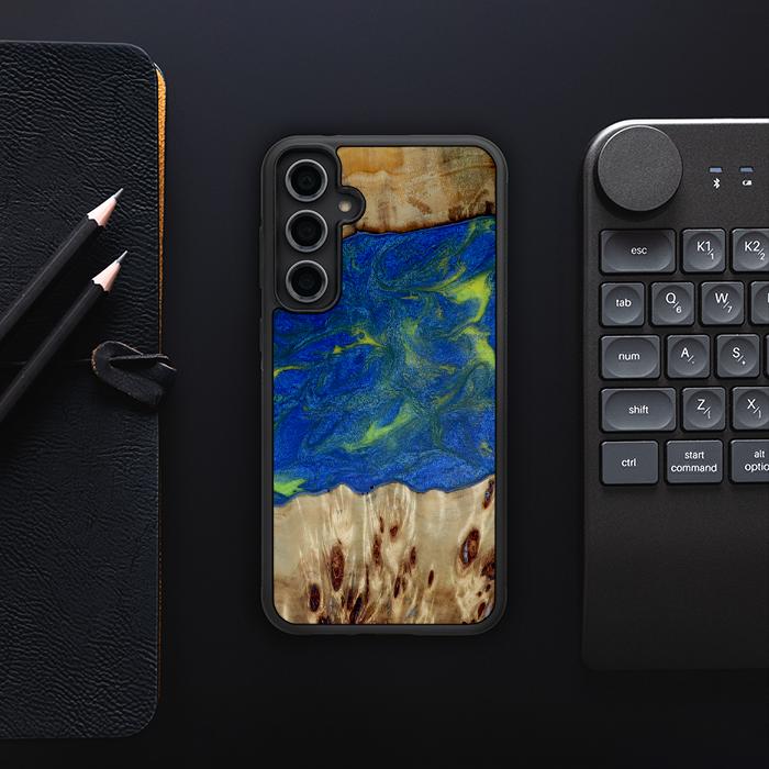 Samsung Galaxy S23 FE Handyhülle aus Harz und Holz - Synergy#D102